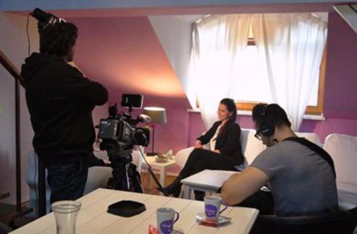Naše Eva jako host magazínu Víkend v reportáži o Elišce Haškové Coolidge